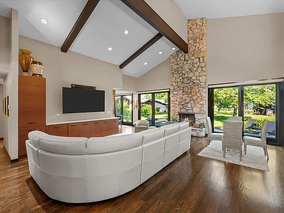 5th image of 1426 Lorete Ln