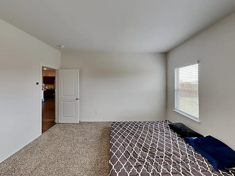 713 Glover Dr — Photo 5