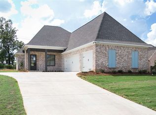 141 Camden Lake Dr, Madison, MS 39110