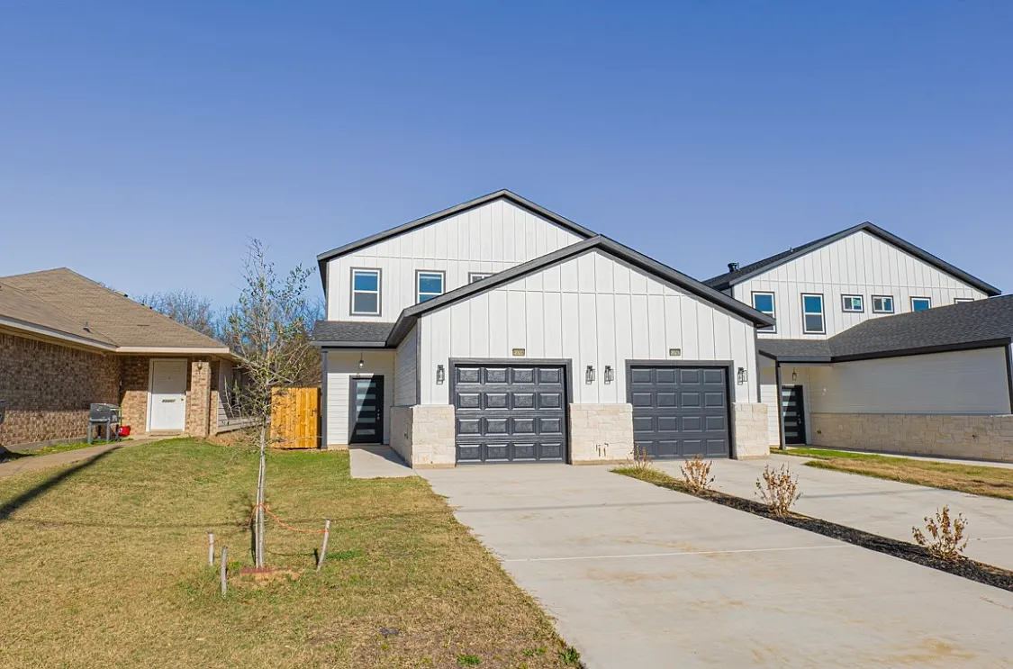 4 bed, 2.5 bath, 1722 sqft, $1,000 — Photo 1