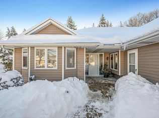 1076 Serene Ct, Shoreview, MN 55126