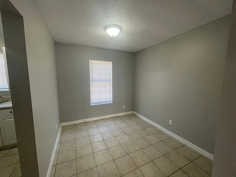 425 W Tennessee St — Photo 24