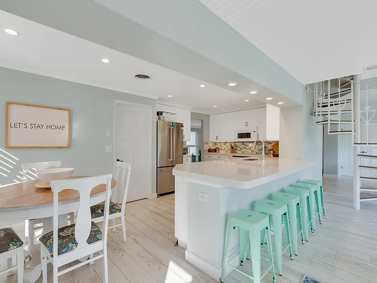 610 Honeysuckle Ln — Photo 12
