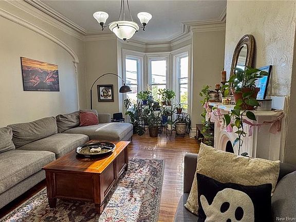 5th image of 163 Charlotte St #161