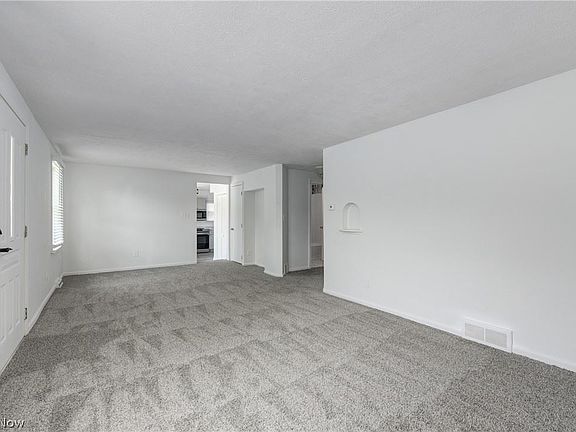 3rd image of 871 Elyria Ave