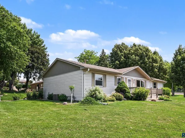 3504 E 33rd St, Sioux Falls, SD 57103