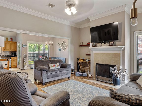 5th image of 126 Country Garden Ln