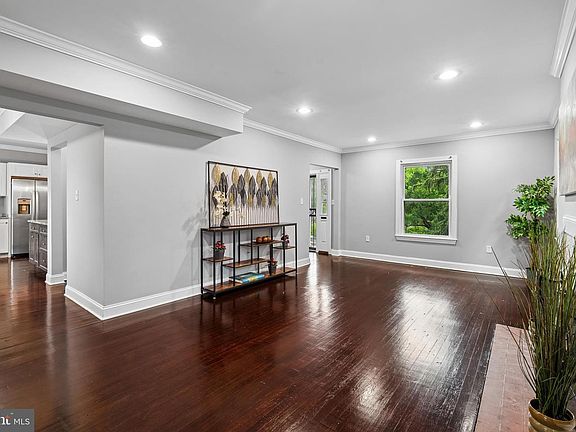 5th image of 2112 Branch Ave SE