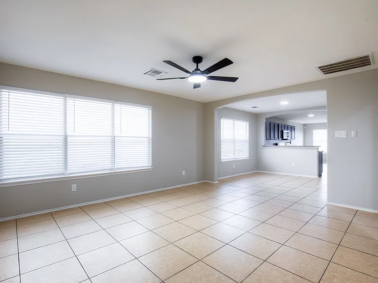 718 Remwick Dr — Photo 5