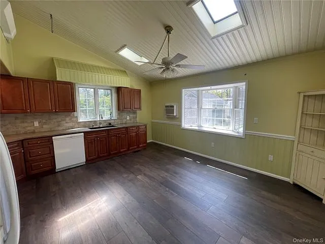 496 N Country Rd — Photo 5