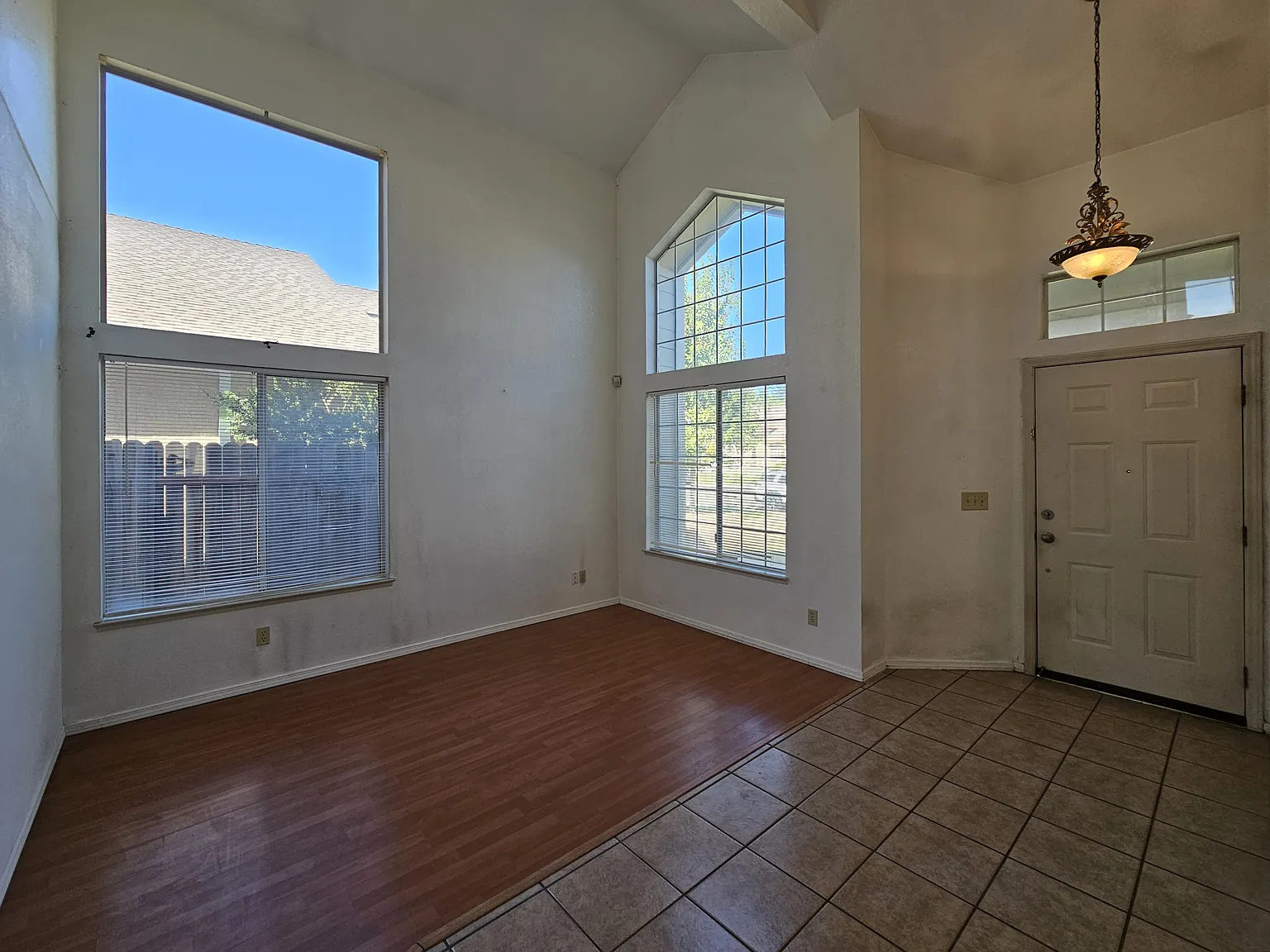 3 bed, 2.5 bath, 1688 sqft, $2,700 — Photo 3