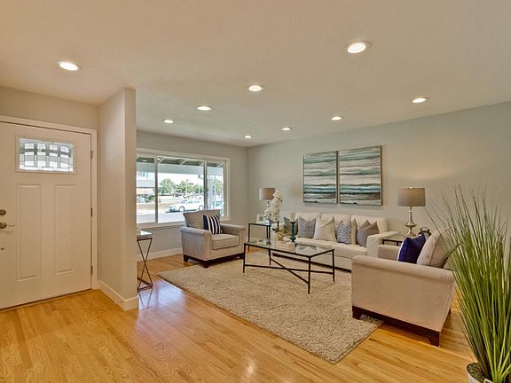 3rd image of 6314 Honeysuckle Dr