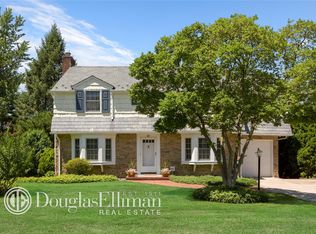 21 Groton Ln, Manhasset, NY 11030