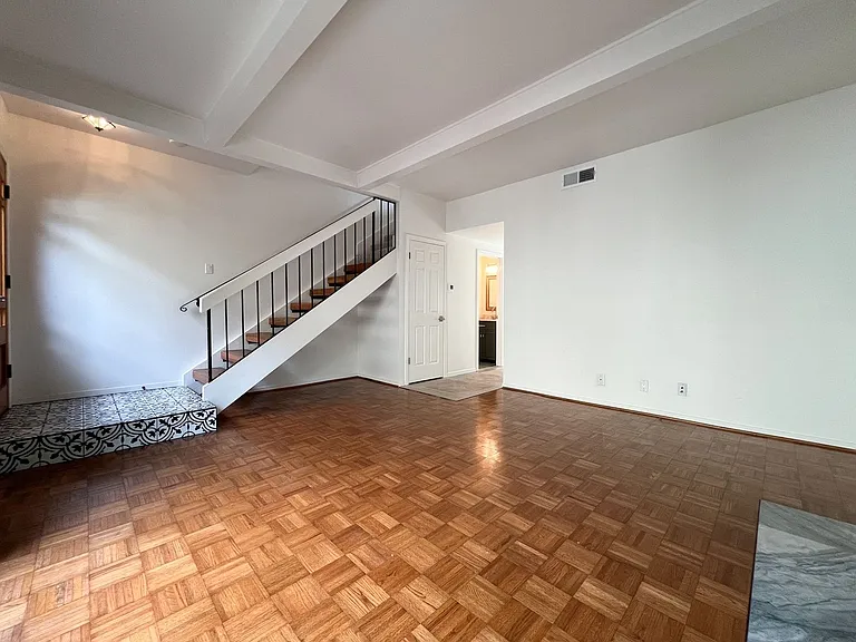 937 Hunt Ave — Photo 6