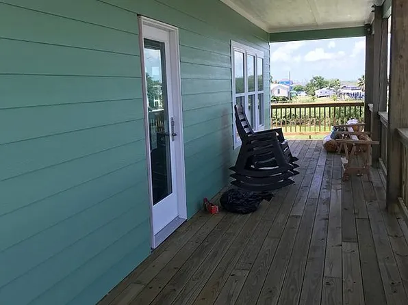 1134 Prides Ln, Crystal Beach, TX 77650