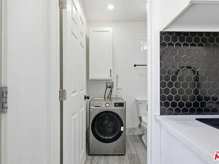 10530 Zelzah Ave — Photo 7