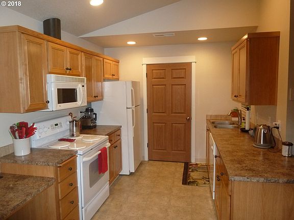 3rd image of 14019 NE 20th Ave APT 43E