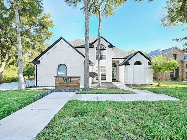 901 Plantation Dr, Desoto, TX 75115