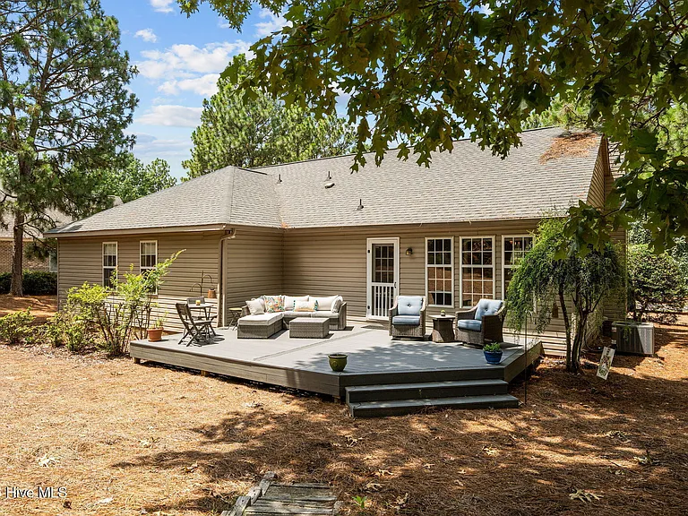 265 Longleaf Dr — Photo 33