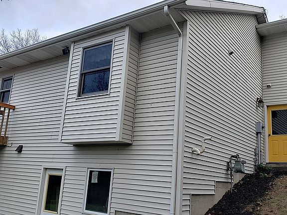 5th image of 4435 Knapp Ct NE