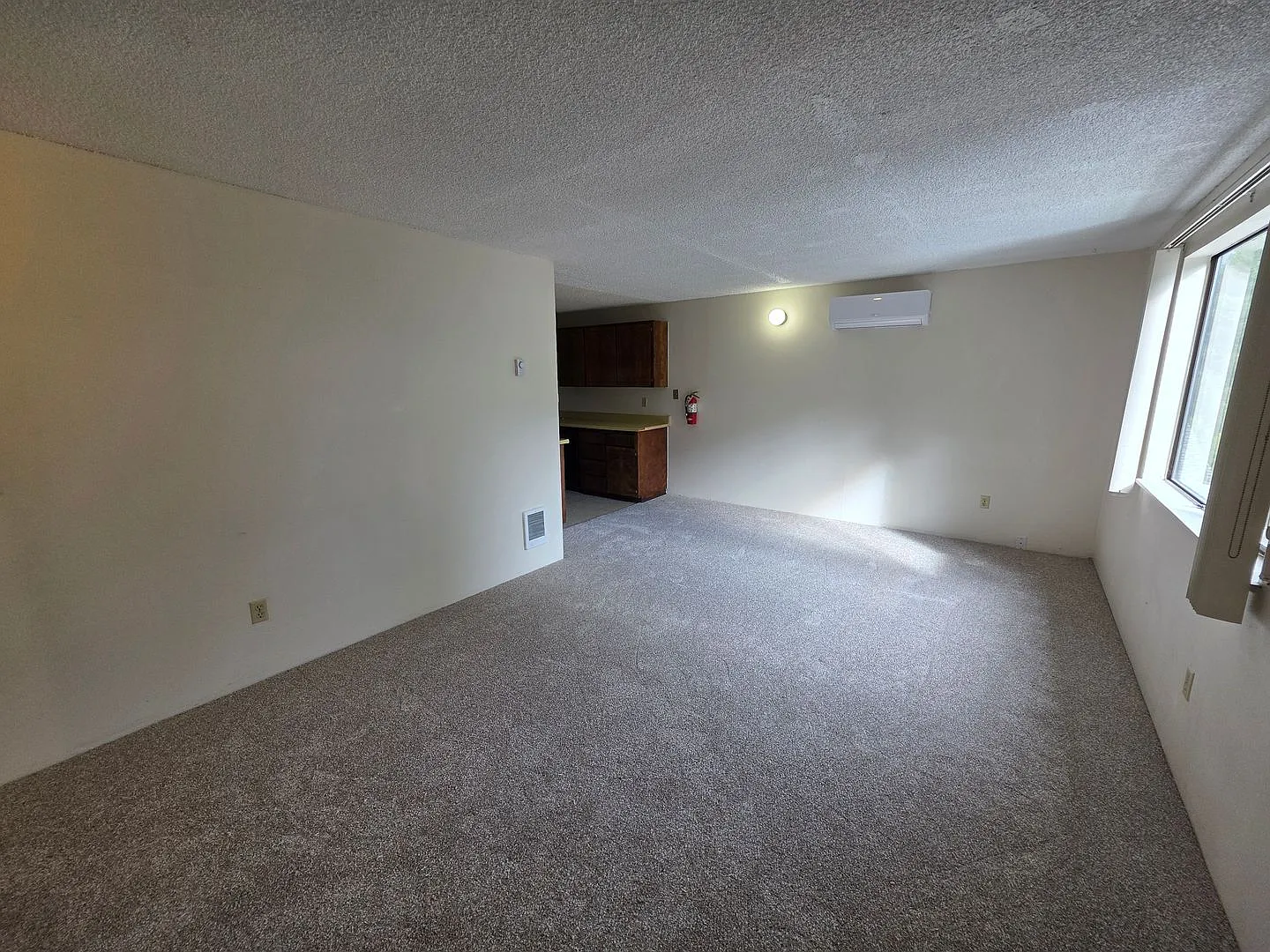 BFT2215.6 — Photo 2