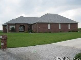 45 Bullseye Dr, Troy, IL 62294