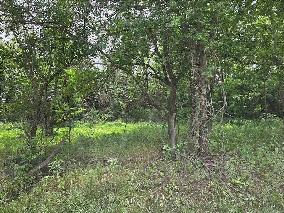2nd image of 800 Road