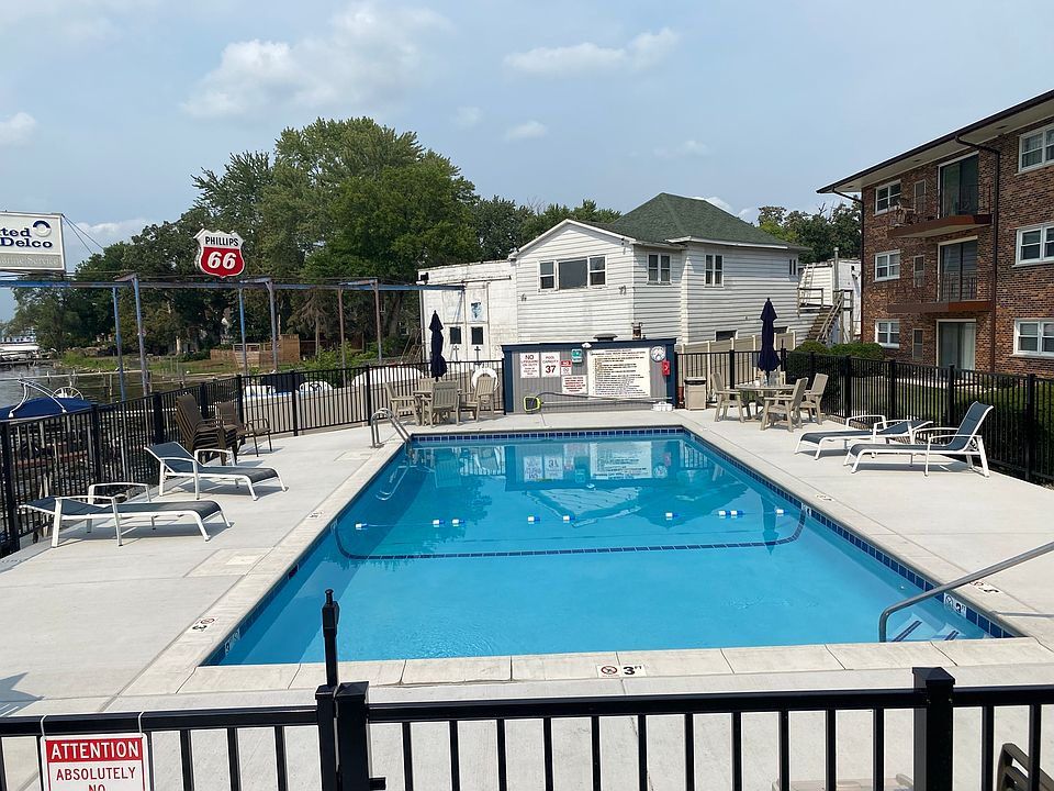 2nd image of 24 Pistakee Lake Rd #3B