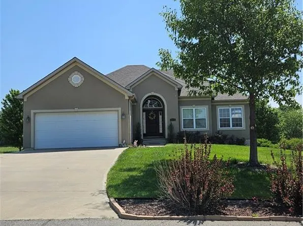 19327 Tomahawk Ln, Saint Joseph, MO 64505