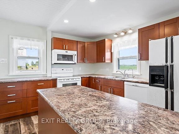 5th image of 837 Casey Rd