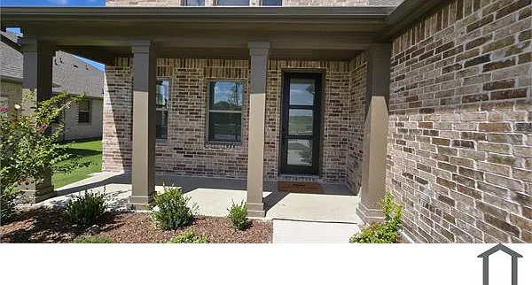 6 bed, 2619 sqft, $3,700 — Photo 3