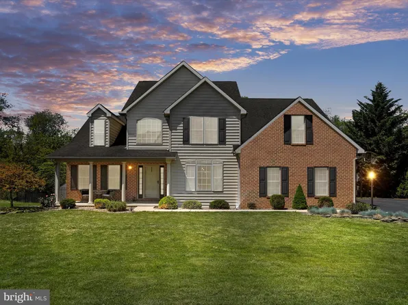 108 N Blackberry Ln, Fayetteville, PA 17222