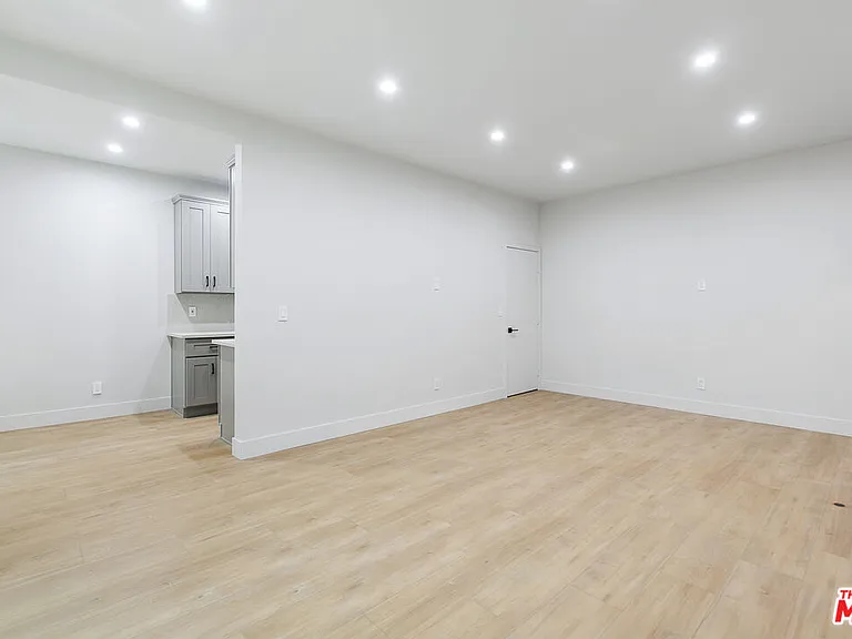 7229 Willoughby Ave #15 — Photo 4