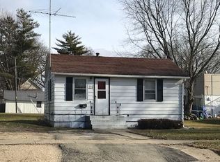 221 S 10th St, Rochelle, IL 61068