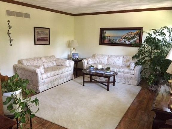 4th image of 4712 Treeline Dr