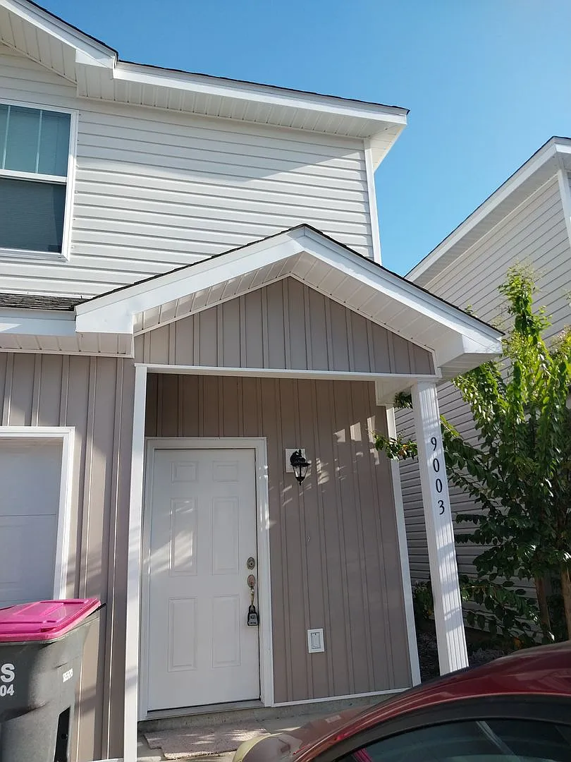 Gorgeous 3 Bedroom 2.5 Bath Townhome — Photo 4