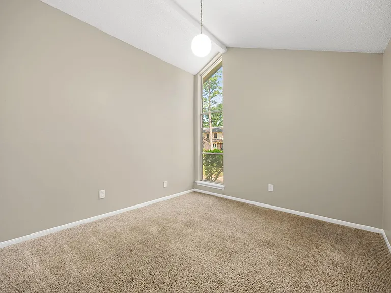 5923 Pebble Springs Dr — Photo 32