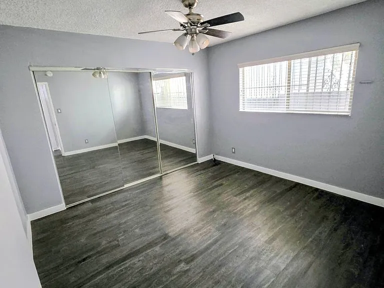 421 Venice Way — Photo 17