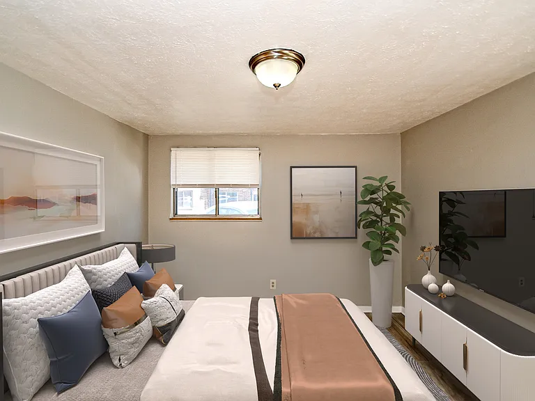 818 S Green Rd — Photo 13
