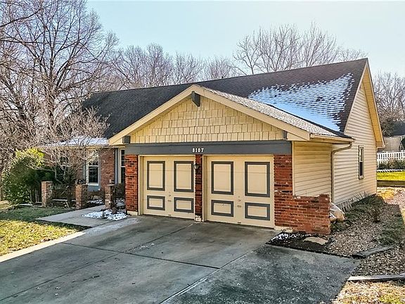 2nd image of 8107 NW Twin Oaks Dr