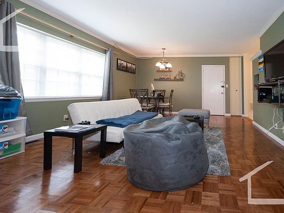 3rd image of 51 Lake Shore Ct APT 2E