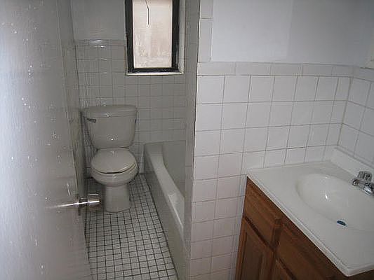 5th image of 40-14 Astoria Blvd S #2D