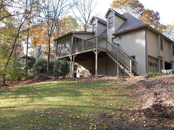 3rd image of 310 Falls Ct