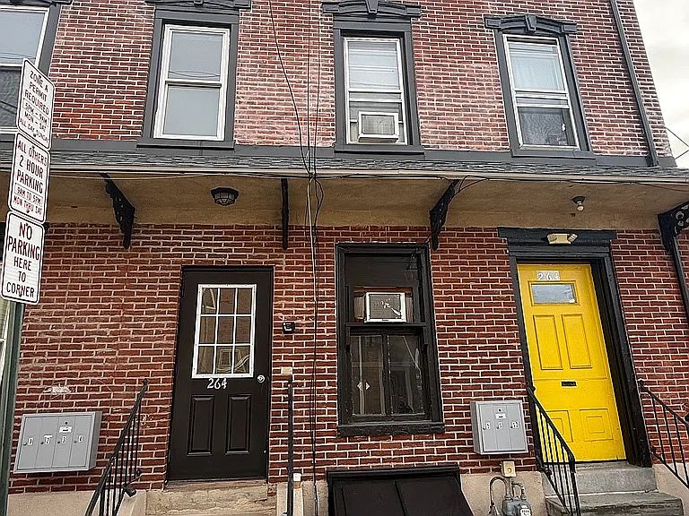 1st image of 264 Walnut St APT 1