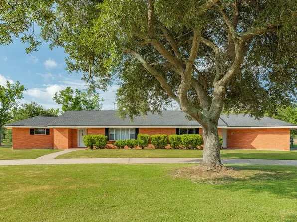 2922 County Road 209, Danbury, TX 77534