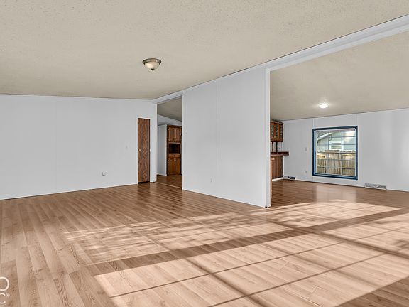 4th image of 833 E Thompson Rd