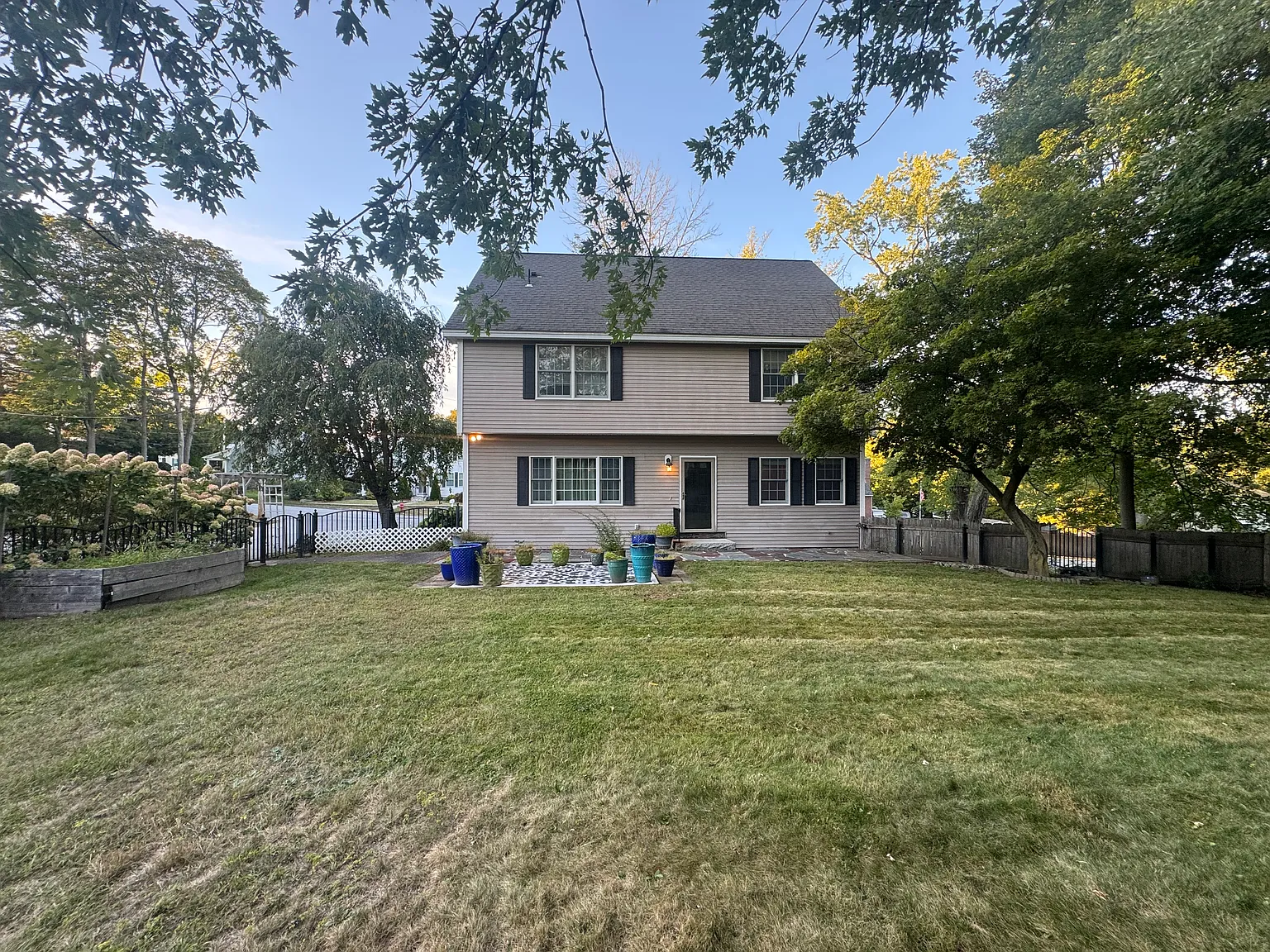 3 bed, 2196 sqft, $3,700 — Photo 3