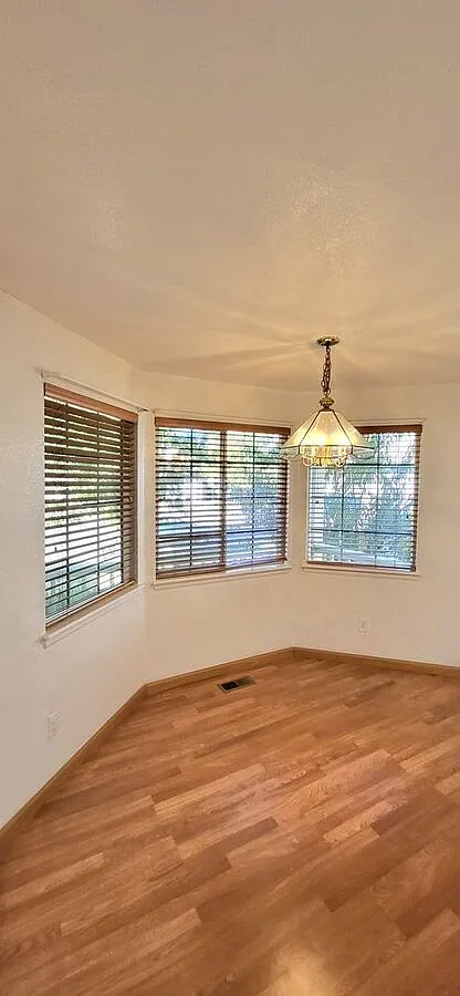 Beautiful 5-Bedroom Centennial Home with Finished Basement and Spacious Backyard — Photo 4