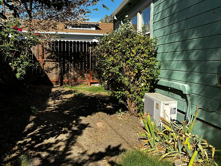 125 Bruning Ave #C — Photo 14