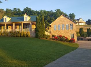 934 Hilltop Ln, Kodak, TN 37764